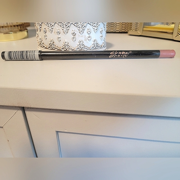 3/$30 SKONE Pink Lip Liner - Picture 7 of 7